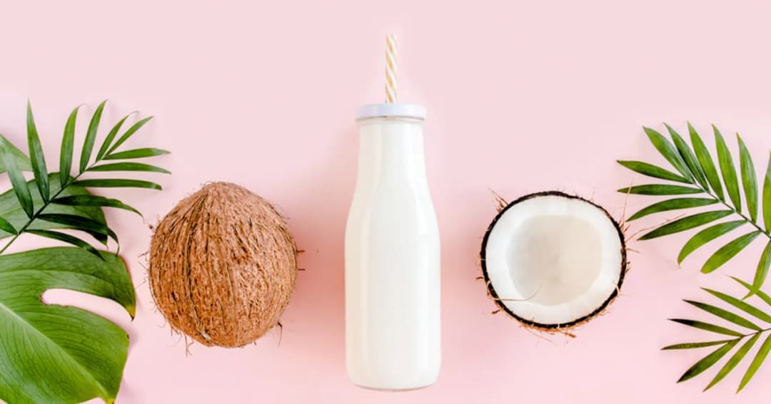 Czy mleko kokosowe jest dietetyczne? Odkryj jego kalorie i właściwości