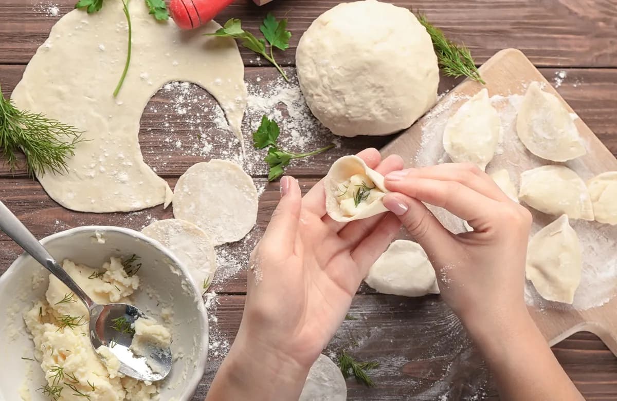 Ile kalorii ma pierogi? Zaskakujące wartości kaloryczne różnych rodzajów