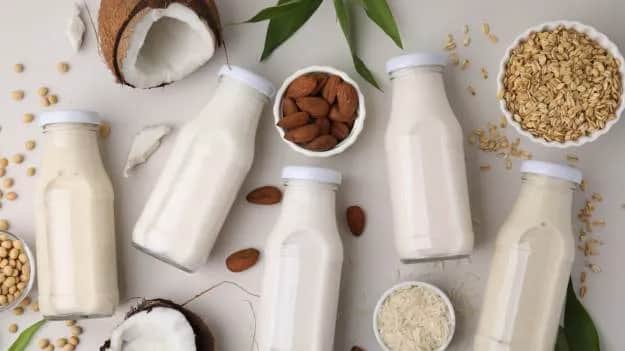 Najzdrowsze mleko roślinne: które wybrać, aby zadbać o zdrowie?